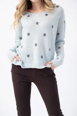 Mini Snowflake V-Neck Sweater in Blue Above / Gunmetal